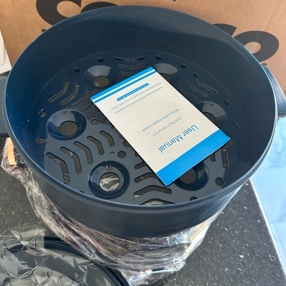 Hot Pot Electric Cooker for cooking noodles, soup, Mac & cheese with steam rack - Picture 4 of 4